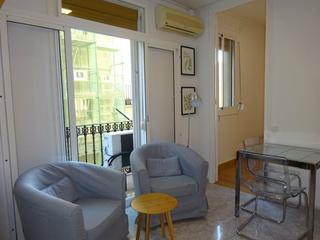 Rent Apartment  Carrer de vinaròs. Muy cerca de la playa