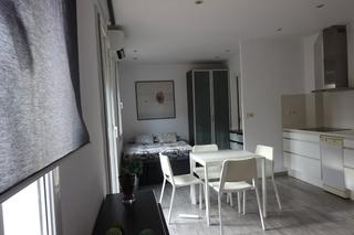 Miete Dachwohnung  Carrer del baluard. Ático en la barceloneta