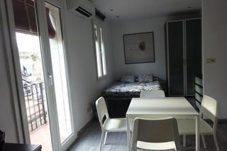 Rent Penthouse  Carrer del baluard. Ático en la barceloneta