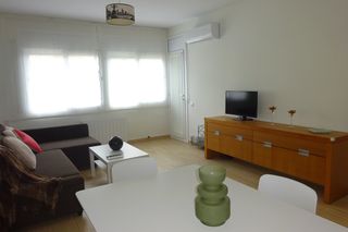 Location Appartement  Carrer de bordeus. Gran piso cerca universidades ideal estudiantes