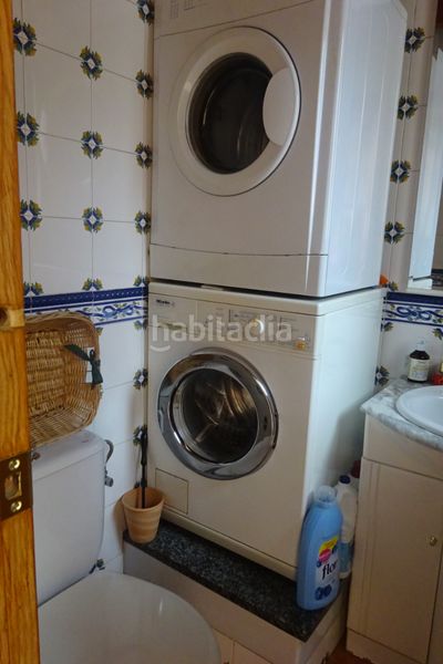 Foto 0c3364eb-3253-40cb-b7a1-303fc8075e47. Casa adossada amb xemeneia calefacció aparcament piscina a Barcelona