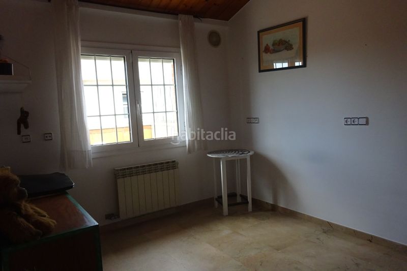 Foto 0e1c52f9-f817-4319-bb74-82e72948db89. Casa adossada amb xemeneia calefacció aparcament piscina a Barcelona
