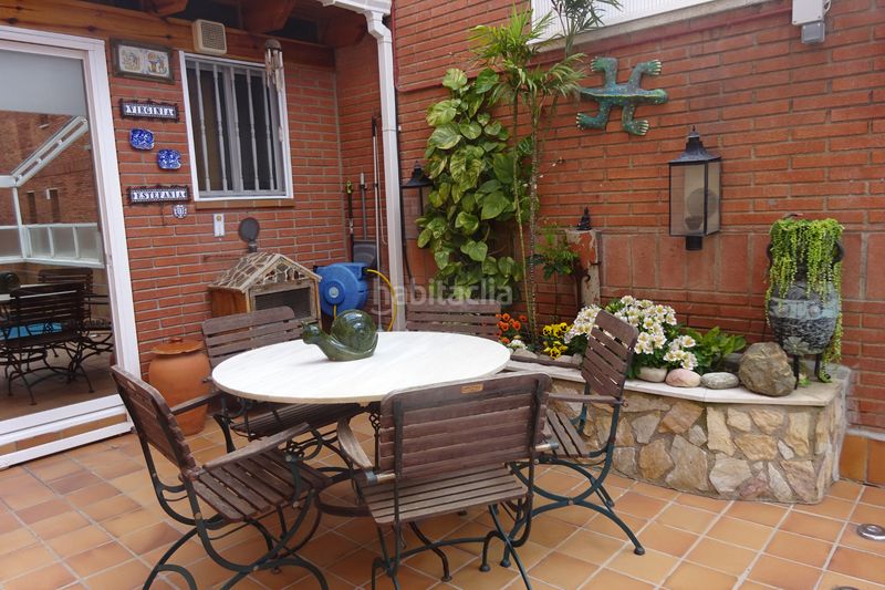 Foto 38245684-7e24-4ae7-8070-abd018afef3e. Casa adossada amb xemeneia calefacció aparcament piscina a Barcelona