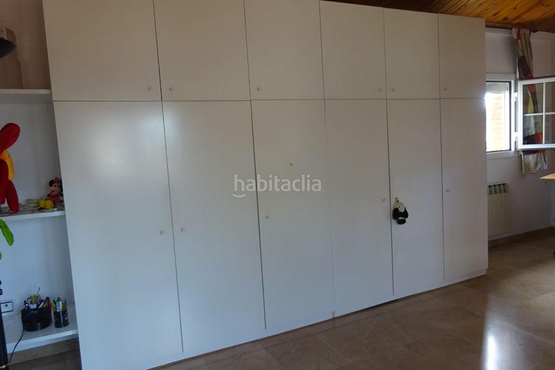 Foto 5535b84f-7036-4bff-816b-c6b87b03fe91. Casa adossada amb xemeneia calefacció aparcament piscina a Barcelona