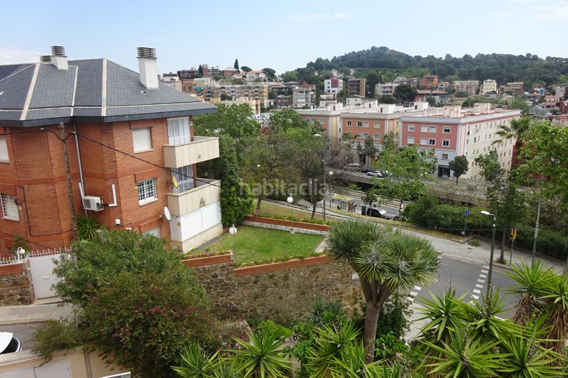 Foto 5a656c81-f069-440b-9c52-6583a27025f7. Casa adossada amb xemeneia calefacció aparcament piscina a Barcelona