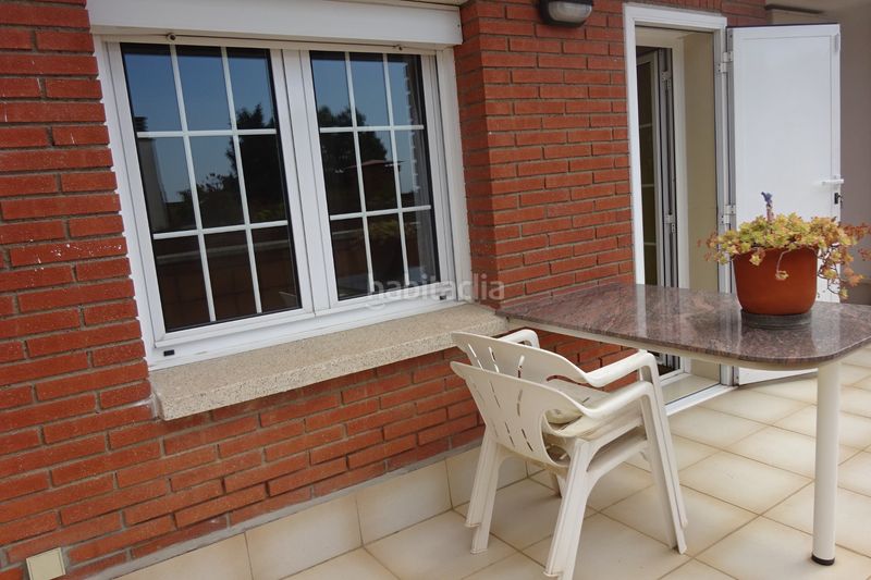 Foto df62a6b6-01e5-4e01-8728-84d8ec91e9ea. Casa adossada amb xemeneia calefacció aparcament piscina a Barcelona