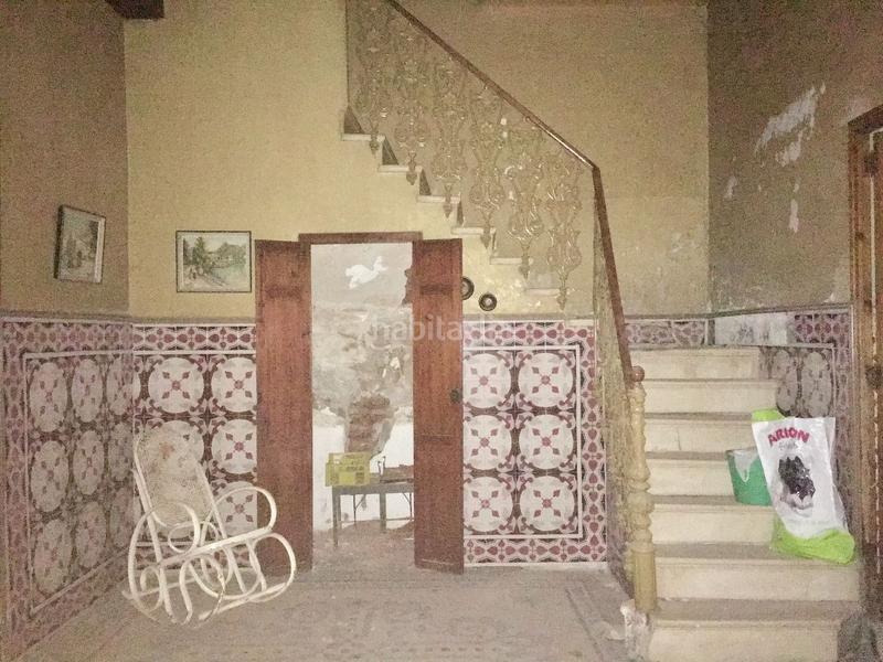 Foto 54ff1b32-f7b3-4a66-87cb-246cec7fa7e0. Casa ideal inversores!! posibilidad de edificar 1 o 2 edificios con garaje, planta baja mas dos alturas. la vivienda construida es una en Massamagrell