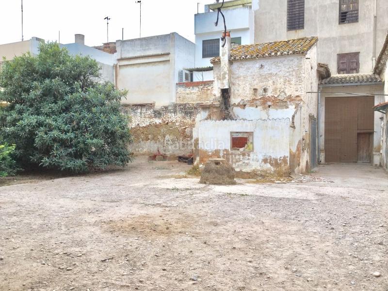 Foto ad62adce-7b82-4dba-88ed-a370ab25a8cc. Casa ideal inversores!! posibilidad de edificar 1 o 2 edificios con garaje, planta baja mas dos alturas. la vivienda construida es una en Massamagrell