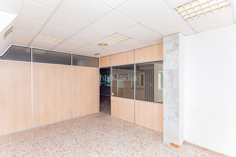 Foto 2a478c13-97b7-45b9-bbe2-8d6f3353f3e5. Lloguer local comercial a San Antonio de Benagéber