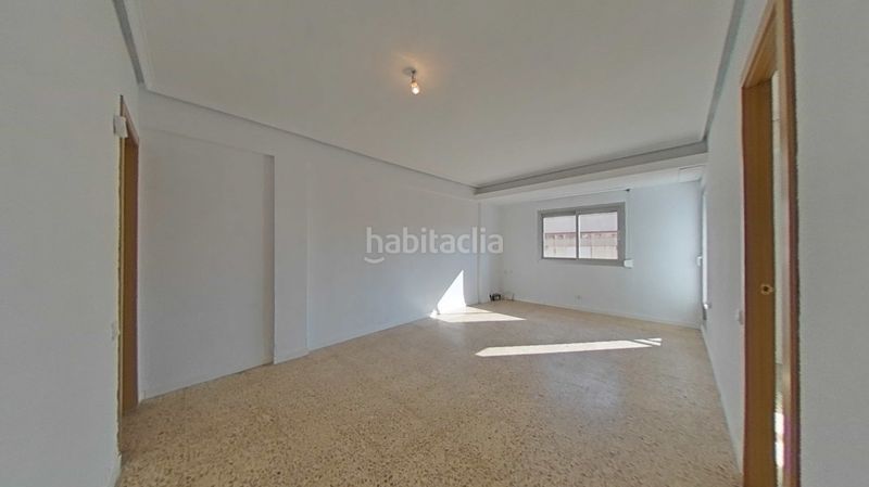 Foto c06217df-303e-40b2-a9ff-ab5ca7fd5e98. Pis a Torrefiel Valencia