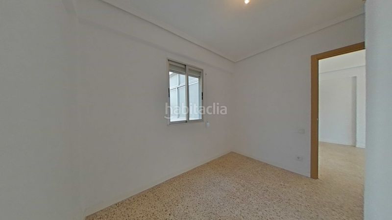 Foto c6dff694-fa55-414e-a315-9435065b8c12. Pis a Torrefiel Valencia