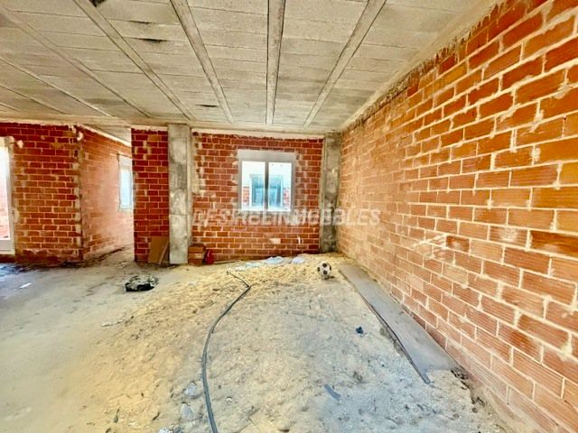 Foto f2d3de84-00e8-4b78-9e57-3c6f03804783. Edificio benimamet en Benimàmet Valencia
