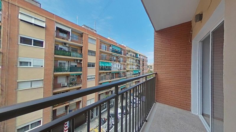 Foto 49537624-c6fb-4af4-83b3-289945fbec6a. Pis a Mont Olivet Valencia