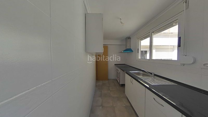 Foto f53ebaaf-d62f-4698-b13c-861c8e476462. Pis a Malva Rosa Valencia
