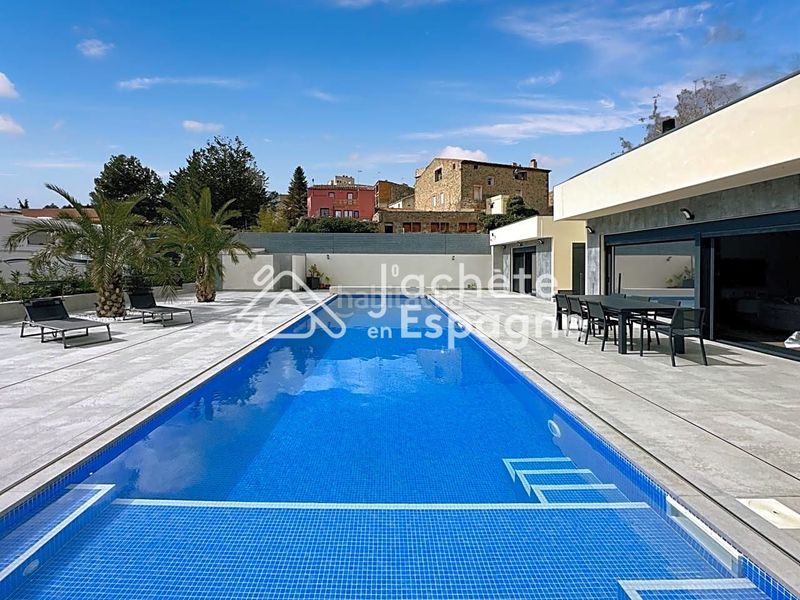 Foto a97ac771-6e27-48ef-81ee-c98252d7aca6. Casa amb piscina a Vilanova d´Escornalbou