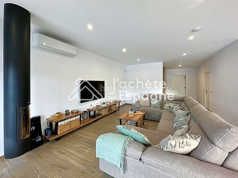 Foto b9c65c59-7d61-40e0-b0dd-310dd607494a. Casa amb piscina a Vilanova d´Escornalbou