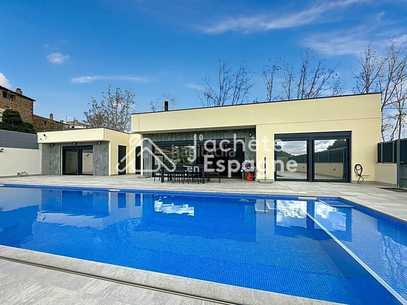 Foto c0a5123c-3c72-4e64-a205-dea330739fd6. Casa amb piscina a Vilanova d´Escornalbou