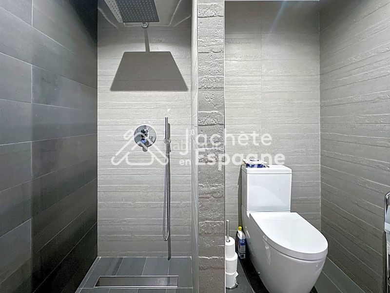 Foto f863c331-bb39-4a43-a72e-fe628109db97. Casa amb piscina a Vilanova d´Escornalbou