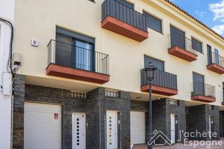 Casa adossada  José soriano ramos. Casa adosada con piscina