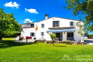 Mas à N/a. Oportunidad única! encantadora casa con piscina y amplia parcela