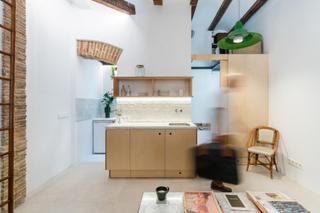 Local Comercial  Carrer de la corona. Local renovado en venta