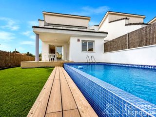Casa  Dels tarongers. Exclusivo chalet con piscina en peñiscola