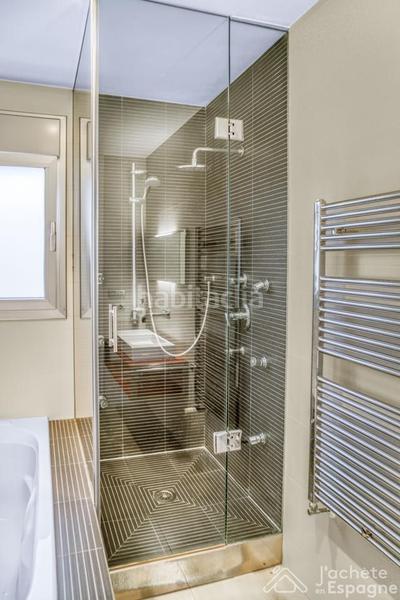 Foto b2b76072-da5c-4b83-822e-3606c50d4672. Casa amb calefacció aparcament a Rossell