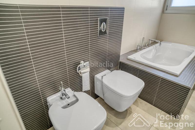 Foto b43c54f0-aa1d-42b9-9cb0-58324c5cdee1. Casa amb calefacció aparcament a Rossell