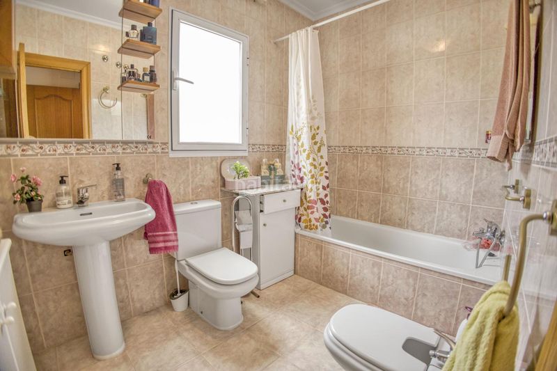 Foto 77e63d1f-e3c1-414b-957b-9e420f9512ed. Casa amb calefacció aparcament piscina a Coloma Nucia (la)