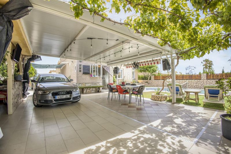 Foto ffd41a95-4e2f-418d-86ce-06ac2bdaf88e. Casa amb calefacció aparcament piscina a Coloma Nucia (la)