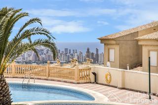 Casa  Carrer llevant. Chalet en zona exclusiva