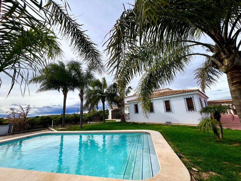 Foto 5ac0515e-023e-4445-9adf-8f2c4da210bf. Casa amb aparcament piscina a Camí de Paterna-Lloma del Calderer Bétera