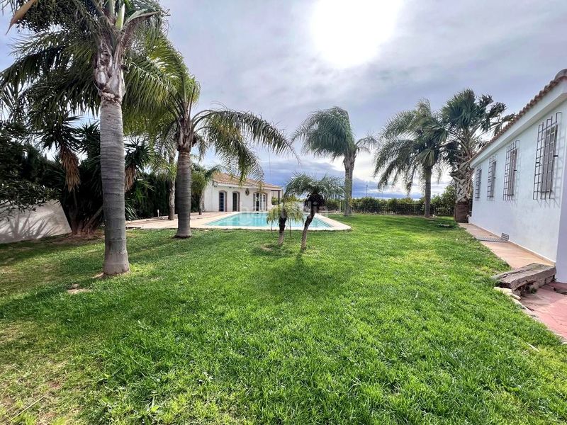 Foto 853b106b-3e38-4026-8af2-0e9ced2e580f. Casa amb aparcament piscina a Camí de Paterna-Lloma del Calderer Bétera