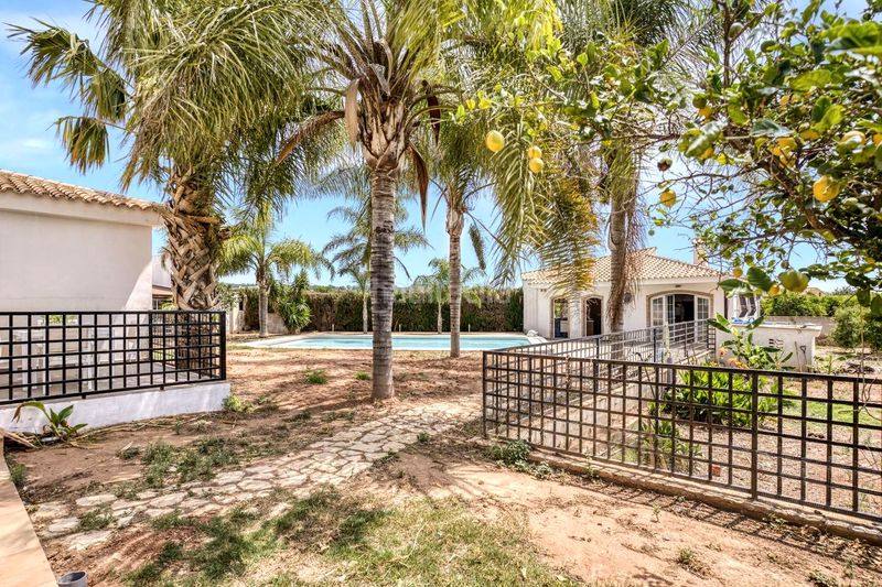 Foto e60c4e7a-15df-4ce4-95c4-7d05c1b81a66. Casa amb aparcament piscina a Camí de Paterna-Lloma del Calderer Bétera