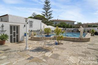 Casa  Carrer cales g. Exclusivo chalet con piscina a un paso de la playa