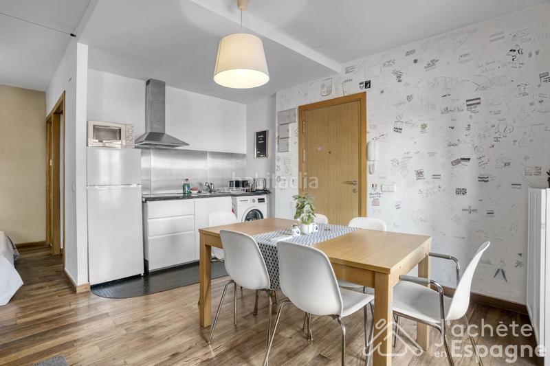 Foto efce1e8d-1edc-4ae5-b27f-d76a76e9ec11. Estudio piso en venta en ciutat vella en El Mercat Valencia