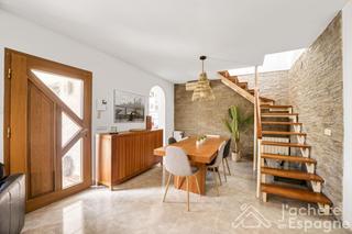 Casa  Central. En venta  casa con vistas al mar y a la montaña  monte alto, ben