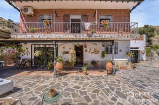 Casa  Rio bermuza. Casa independiente con jardines  y vistas impresionantes a la na