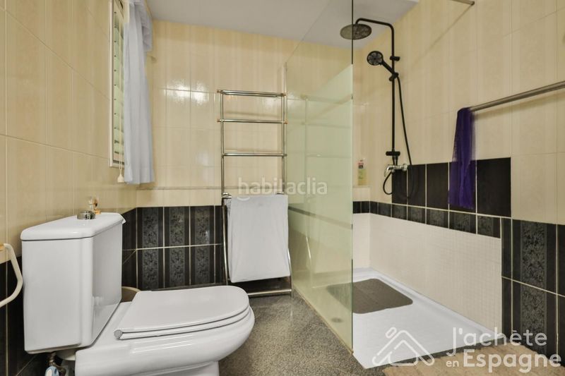 Foto be9ab8be-0cd1-4871-be4d-f90ae5ebc8b4. Casa adossada amb calefacció aparcament a Caudete