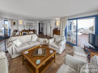 Appartement  De noruega. Trplex de lujo con vistas al mar y a la montaa  pescola atal