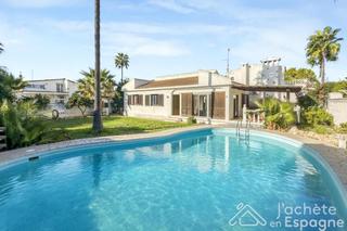 Haus  Carrer triador w. Magnífica villa con piscina cerca de la playa en vinaròs