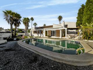 Maison  Carrer triador w. Magnífica villa con piscina cerca de la playa en vinaròs