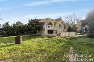 Casa en Monserrat. Chalet en montserrat