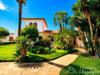 Casa  Calle de l’aladroc. Exclusivo chalet  6 dormitorios con piscina, vistas al mar en pa