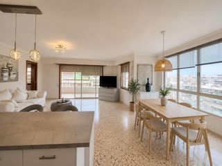 Etagenwohnung  Plaça enric valor. Magnifico apartamento con vistas
