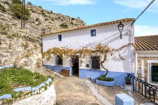 Haus  Nueva. Casa con encanto en cortes de pallás