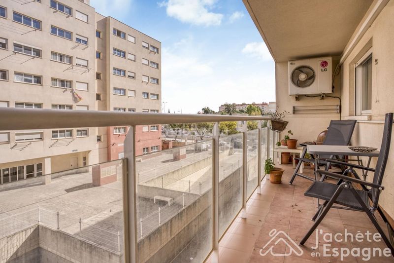 Foto e57870f5-40f3-4c60-a10a-5818535a0ea5. Pis amb aparcament piscina a Valterna Paterna