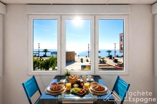 Appartamento  Plaça de sant telm. Excepcional piso de 3 dormitorios en primera línea de mar