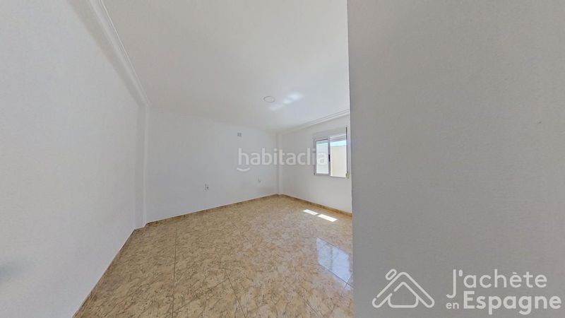 Foto 4fde8a7d-24b1-40d3-aac2-4dfa576e6f94. Pis a Oliva pueblo Oliva