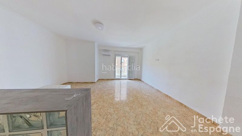 Foto ab30af97-bf7e-4d8c-9bbc-d1dd026a7fa1. Pis a Oliva pueblo Oliva